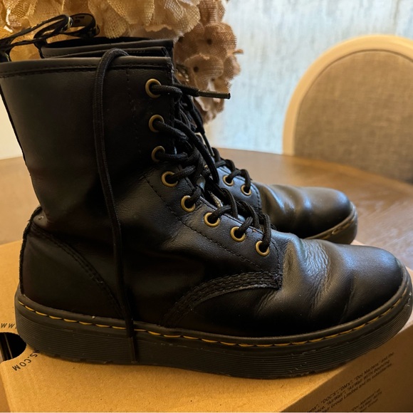 WOMEN'S DR. MARTENS ZAVALA COMBAT BOOTS SIZE US M 7 US L 8. - Picture 4 of 5
